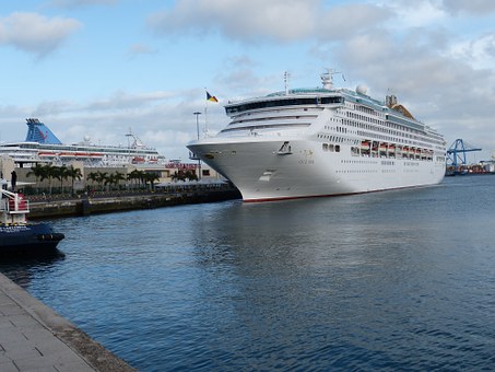 Experience a Pensacola Vacation - one of the many hot spots in Florida by:Greg Thomson