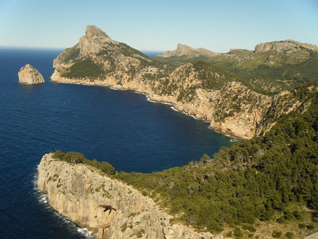 Enjoy the most Happening Holiday while Staying at Don Pepe, Ibiza