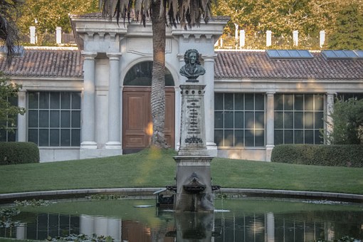 Urban Explorer's Guide To Dining Delights Spectacular Waterscapes Active Tourist's Paradise All Year