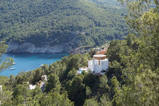 Go Off To Score A Once In A Lifetime Trip Sightseeing Across Wonderful Waters With Mediterranean Cru
