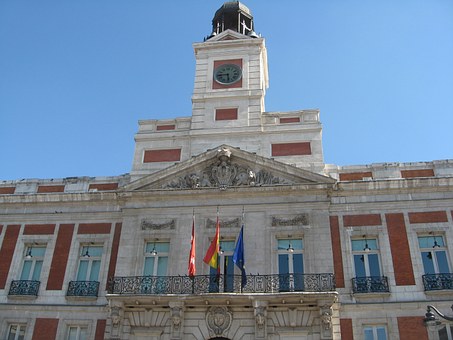 Villa Holiday Rental in Spain, Calahonda, Costa del Sol - Book Direct - Save Money ! by:Clive Long