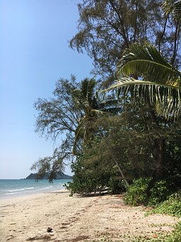 Traveling On The Cheap - An Universal Need For Millions Of Travelers by:Blesson Moore