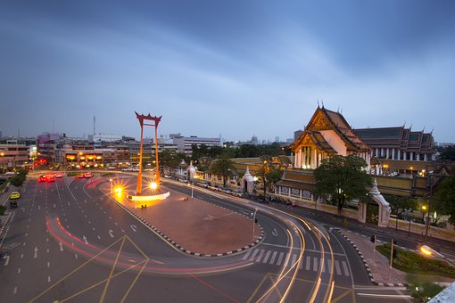Inexpensive Relax Time Packages To Elate You: Hostels, Air Fare, Eating Places, Shopping Centers, En