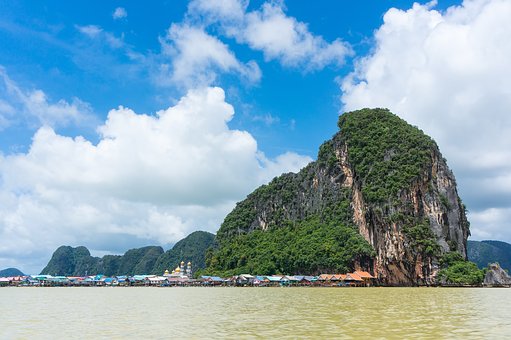 Useful Thai Phrases: A Phrasebook for Visiting Thailand for Your Holidays