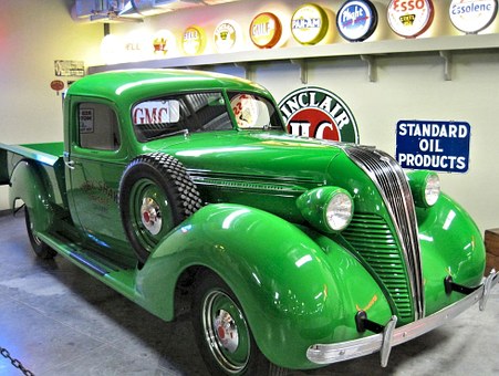 Buying And Selling of the Semi trucks for sale online