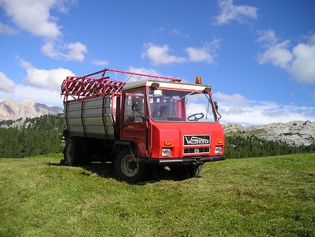 ALTEC BUCKET TRUCKS: THE SAFER WAY UP