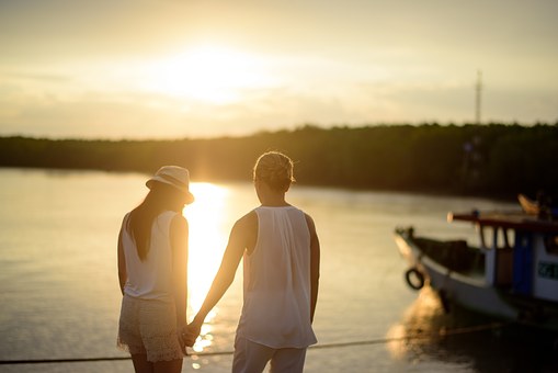 Your Options For Natural-looking Breast Enhancement Surgery