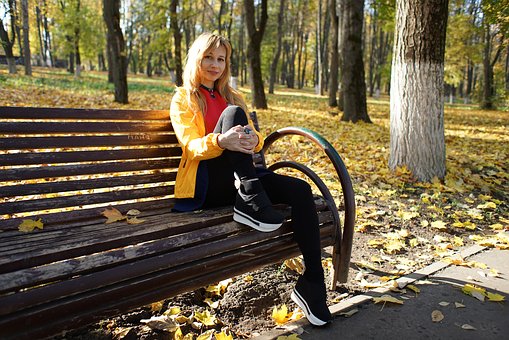 Flirting Tips For Women - How To Flirt With Him So He Flirts Back With You!