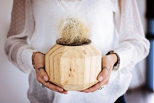Traditional Wedding Anniversary Gifts - Base Your Choice on Themes