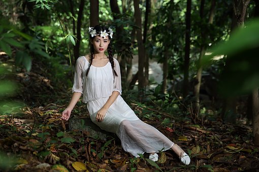 Fabulous Find Of The Season-lace Wedding Dresses