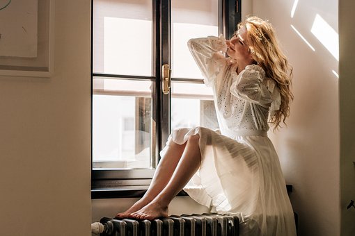 Glamorous Wedding Hairstyles For Lovely Brides by:Scott James