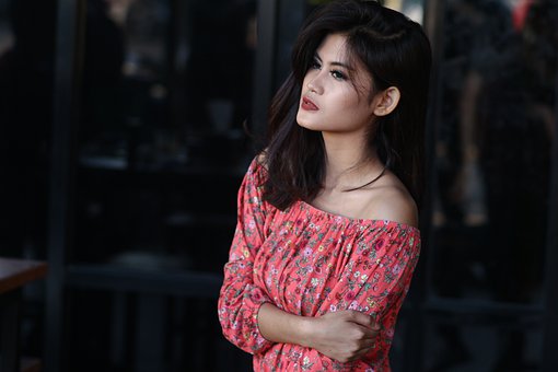 SIX STEPS TO ATTRACT ANY WOMAN YOU WANT AND SEDUCE HER