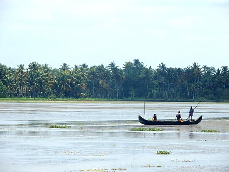 Get The Clear Glimpse Of Nature With Houseboats In Kerala