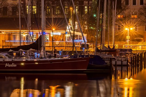 Buy Used Boats For Maximum Fun With Your Friends And Family
