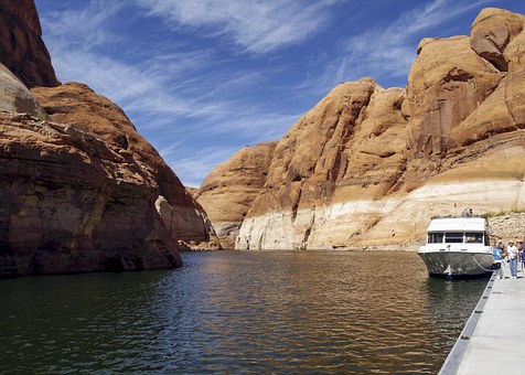 Enjoying The Vacation With Boat Charter