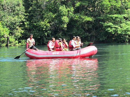 Grab The Privilege Of Having An Economical And Comfortable Paris Boat