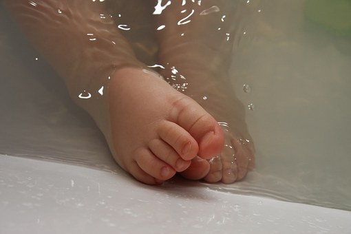 Top Tips For Travelling To Hot Countries With Kids