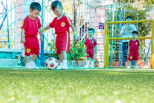 How To Choose The Safest Outdoor Swing-set For Your Children