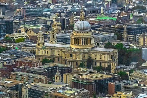 Traditional Touches of Theatre near Russell Square London Hotels