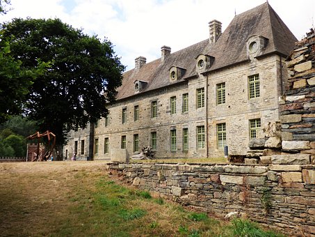 4 Places Outside Of London To Visit When Staying In The City