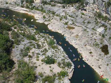 Car Hire France - Why Should You Go For A Long Term Car Hire?