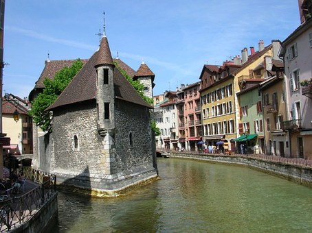 Spell Bounding Ancient And Charming City Of Paris