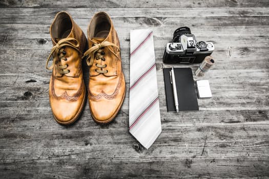Mortgage Brokers by:Dan Lewis