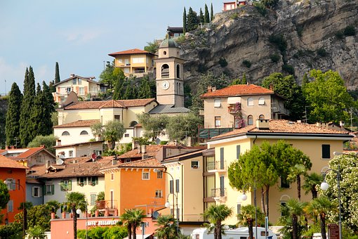 I Love Touring Rome, Italy - Hotels In The Aventino District by:Levi Reiss
