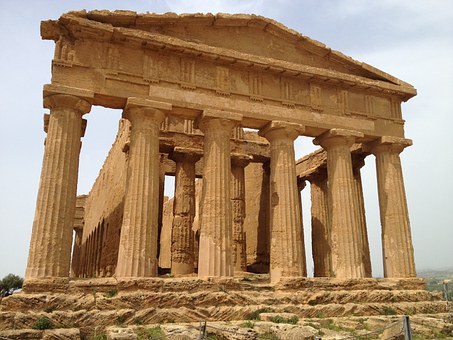 10 Italian Foods Tourists Should Try On Holiday in Italy by:Orson Johnson