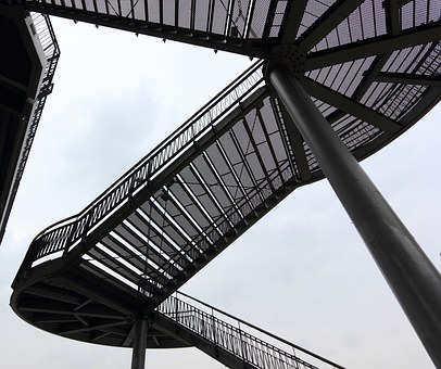 10 Must-See Attractions While Traveling To Amsterdam