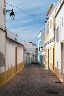 Keep the Samba Beat: Functions of the Drum Section Master in Brazil's Carnival by:Andre Skowronski