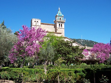 Traditions Throughout Spain by:Louis M De Jesus